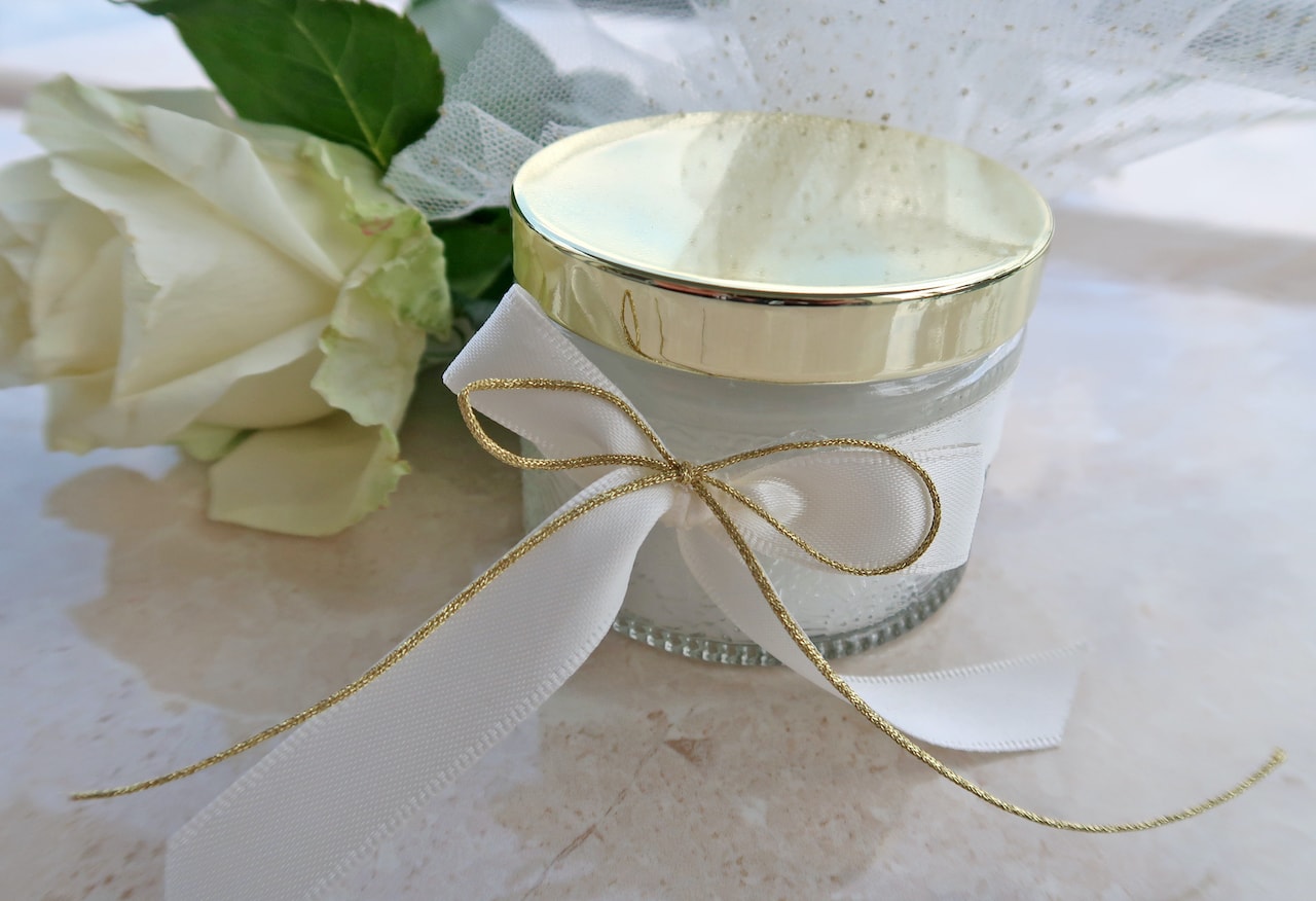 Μπομπονιέρα Γάμου σε ποτήρι κερί με χρυσό καπάκι