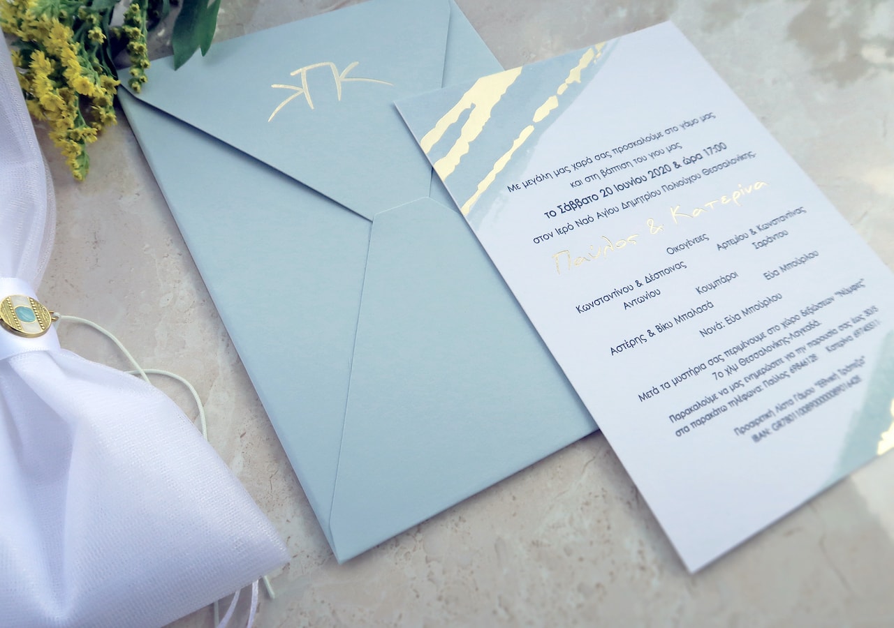Προσκλητήριο Γάμου σε χαρτί χρώματος aqua και εκτύπωση χρυσοτυπίας